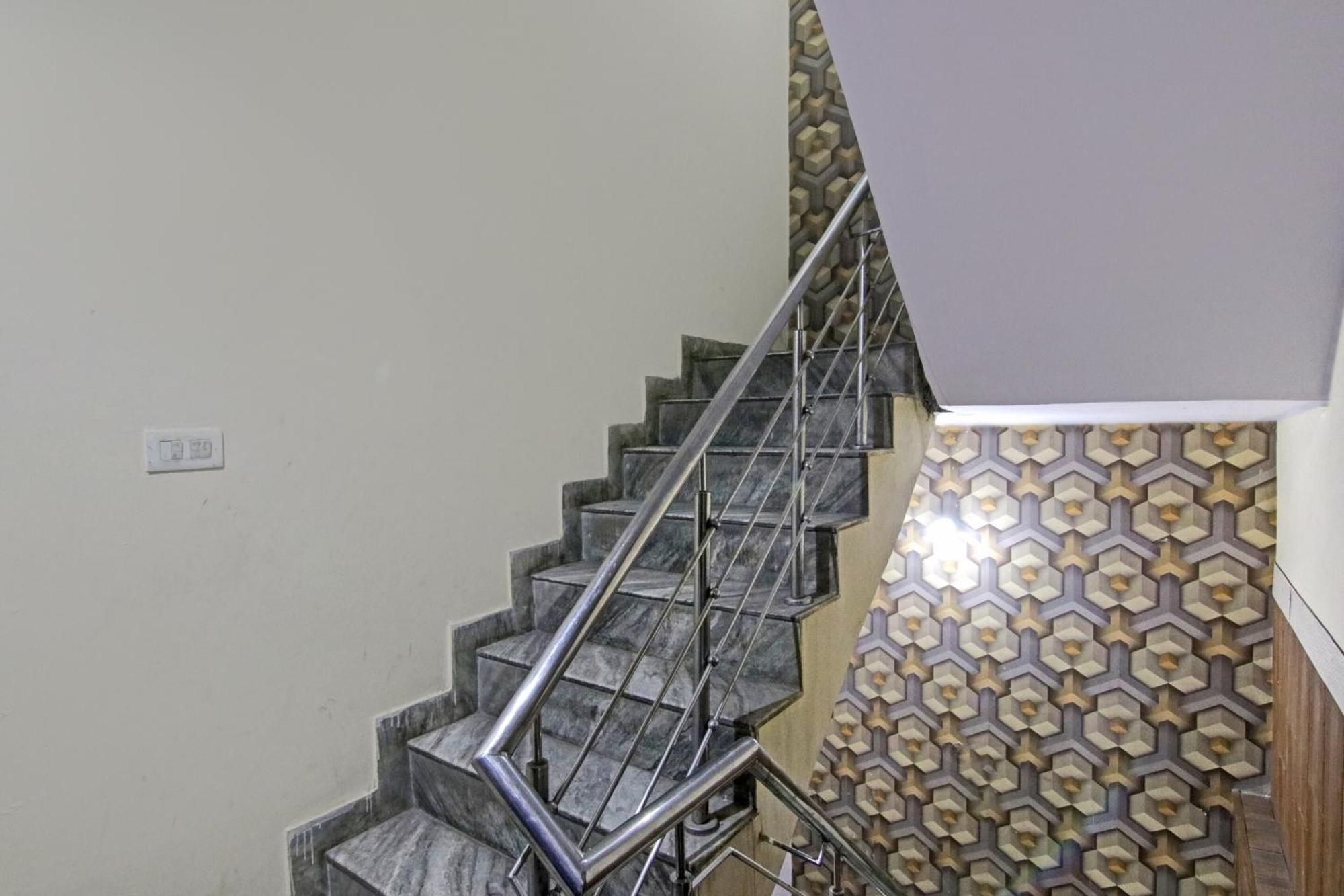 Flagship Hotel Decent Stay Near Pvr Vikaspuri Delhi Neu-Delhi Exterior foto